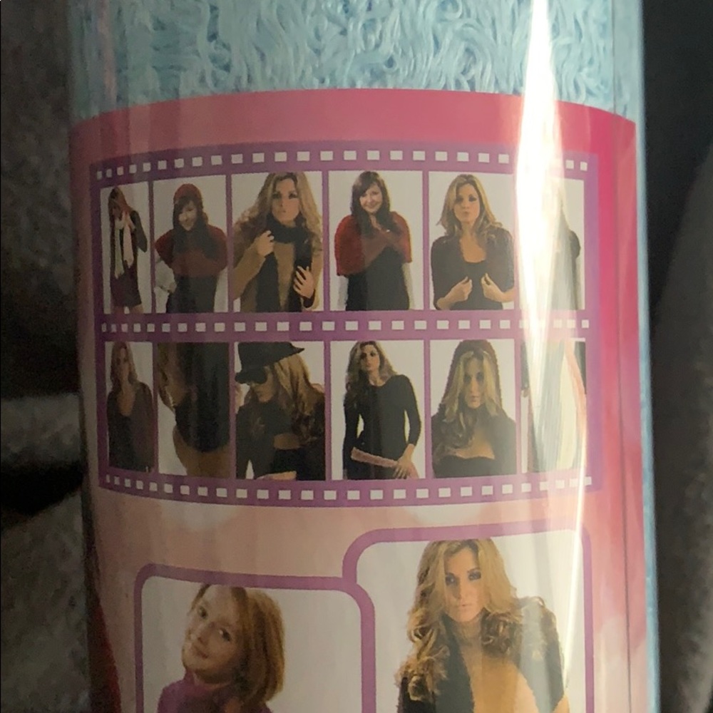 NWT Amazing Scarf - Picture 2 of 4